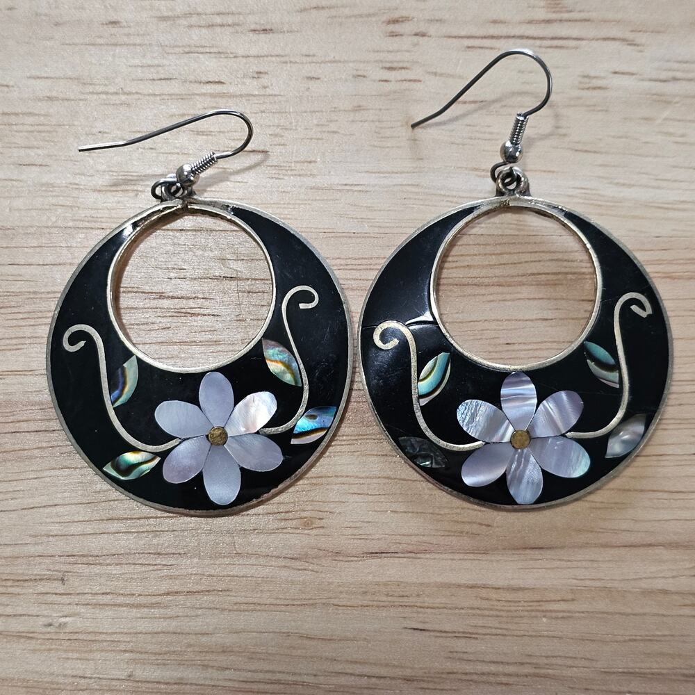 Vintage Alpaca Silver & Black Round Dangle Earrings with Mother of Pearl Flowers